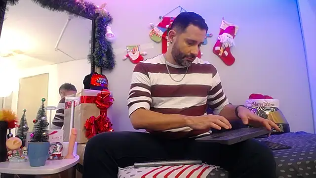 Snapshot of jonasbeards chatting on 12/13/25, 07:53 jonasbeards online show from 12/13/25, 07:53