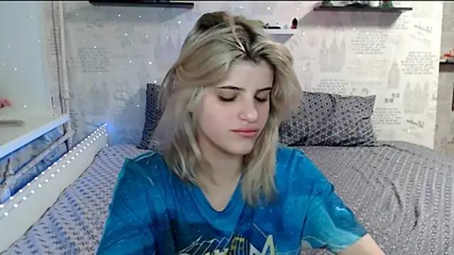 Snapshot of AleksandraFlores chatting on 03/27/26, 05:23 AleksandraFlores online show from 03/27/26, 05:23