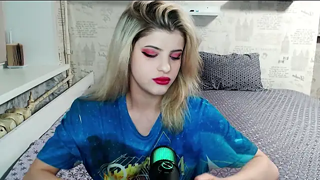 Snapshot of AleksandraFlores chatting on 04/11/26, 08:13 AleksandraFlores online show from 04/11/26, 08:13