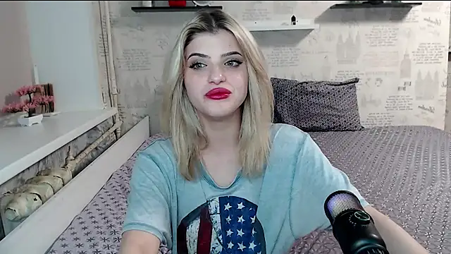 Snapshot of AleksandraFlores chatting on 04/14/26, 11:55 AleksandraFlores online show from 04/14/26, 11:55