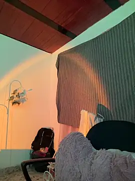 Snapshot of CieloTaylor chatting on 10/22/25, 04:13 CieloTaylor online show from 10/22/25, 04:13