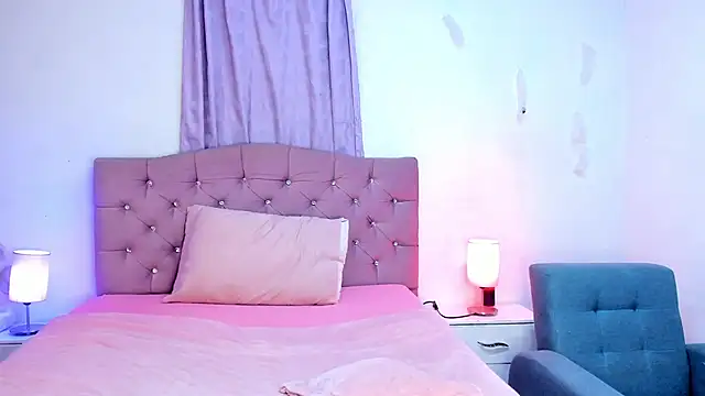 Latinabombsheell online show from 12/22/25, 06:32