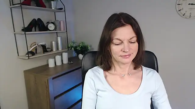 VivianWILD online show from 02/10/25, 06:53