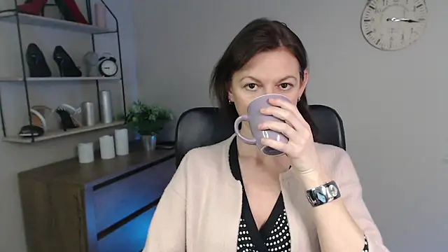 VivianWILD online show from 03/06/25, 09:58