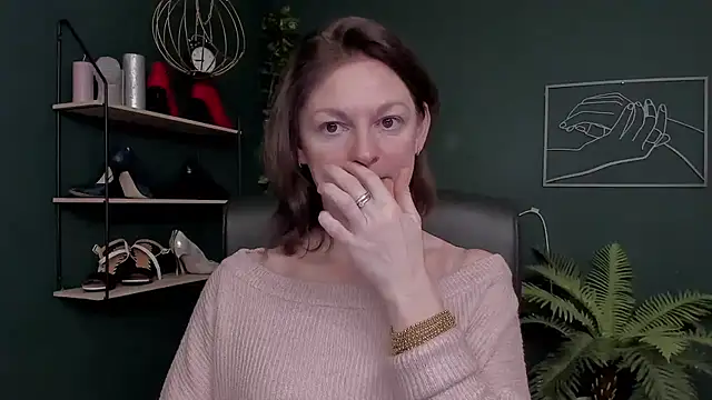 VivianWILD online show from 11/20/25, 06:46