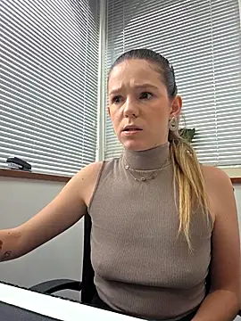 Snapshot of lucie_mehott chatting on 05/19/26, 11:38 lucie mehott online show from 05/19/26, 11:38