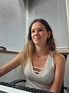 Snapshot of lucie_mehott chatting on 06/08/26, 09:20 lucie mehott online show from 06/08/26, 09:20