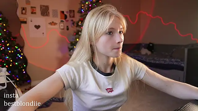 Snapshot of bestblonde chatting on 12/20/24, 06:13 bestblonde online show from 12/20/24, 06:13