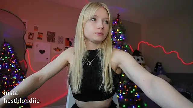 Snapshot of bestblonde chatting on 01/04/25, 05:05 bestblonde online show from 01/04/25, 05:05