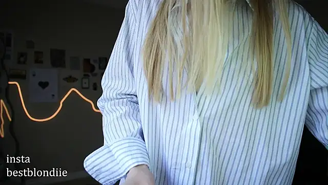 Snapshot of bestblonde chatting on 03/07/25, 05:38 bestblonde online show from 03/07/25, 05:38