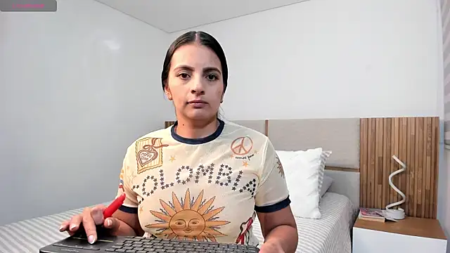 MalejaDiaz  online show from 07/03/26, 09:54