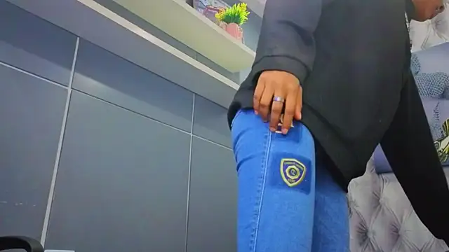 Hilary-banks online show from 09/11/25, 04:34