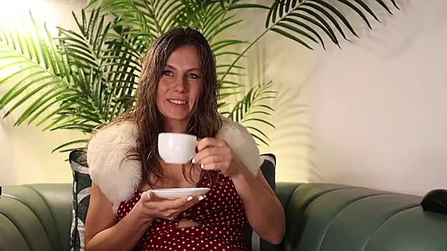 AnnittaStar online show from 12/19/25, 03:35