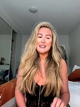 Snapshot of heidihulaa chatting on 10/15/25, 07:19 heidihulaa online show from 10/15/25, 07:19
