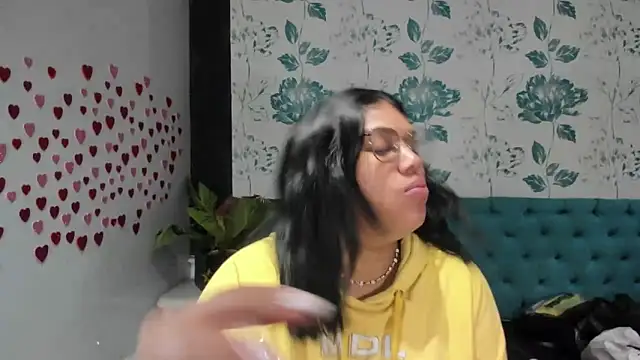 LindaBreeS online show from 02/04/25, 01:27