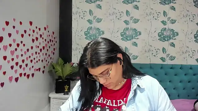 LindaBreeS online show from 02/13/25, 07:52