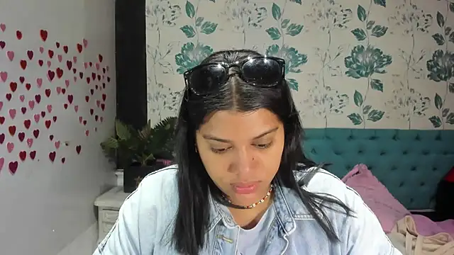 LindaBreeS online show from 03/10/25, 02:37