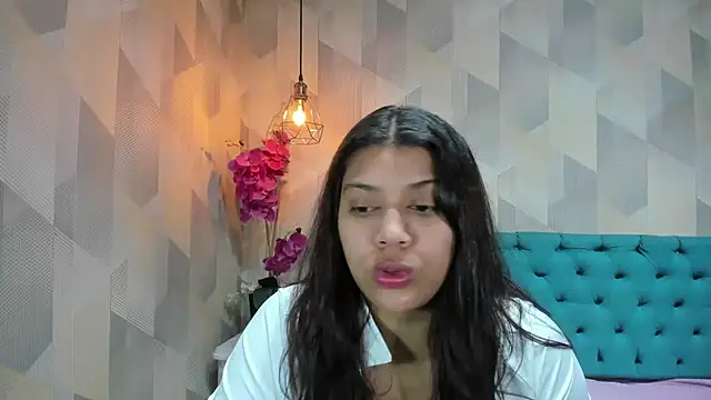 Snapshot of LindaBreeS chatting on 06/16/26, 01:47 LindaBreeS online show from 06/16/26, 01:47