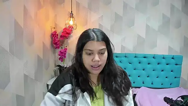 Snapshot of LindaBreeS chatting on 07/02/26, 04:18 LindaBreeS online show from 07/02/26, 04:18