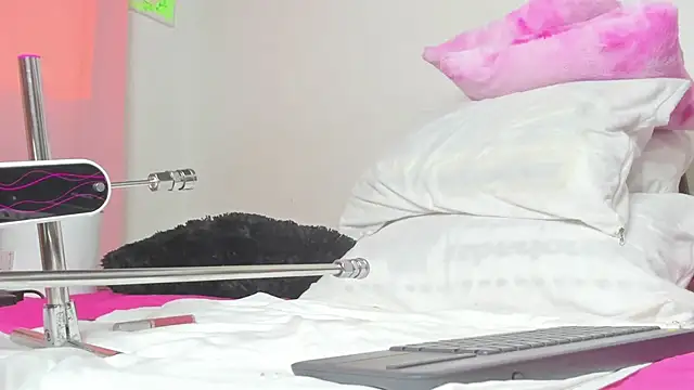 Snapshot of Ashley_Miiller1 chatting on 01/21/25, 02:26 Ashley Miiller1 online show from 01/21/25, 02:26