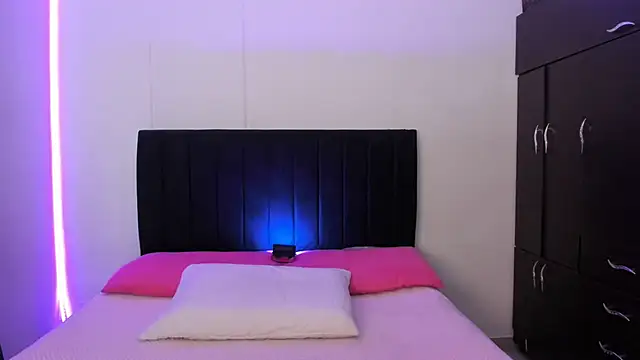 Snapshot of camii_evanss chatting on 12/13/24, 08:26 camii evanss online show from 12/13/24, 08:26