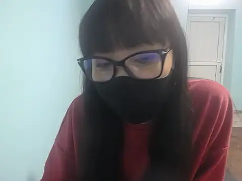 Snapshot of elllaaxx chatting on 05/13/26, 04:21 elllaaxx online show from 05/13/26, 04:21