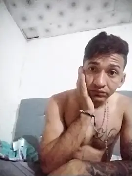 Snapshot of Yesiell chatting on 11/04/25, 03:22 Yesiell online show from 11/04/25, 03:22