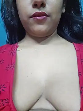 Snapshot of sexyindi_couple chatting on 06/03/26, 02:33 sexyindi couple online show from 06/03/26, 02:33