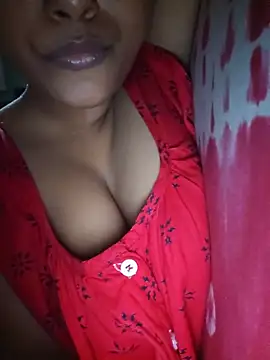 Snapshot of sexyindi_couple chatting on 06/05/26, 12:11 sexyindi couple online show from 06/05/26, 12:11