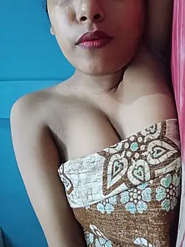 Snapshot of sexyindi_couple chatting on 06/07/26, 06:06 sexyindi couple online show from 06/07/26, 06:06
