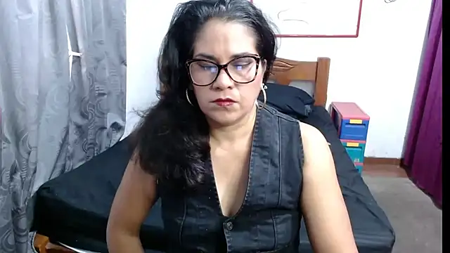 Mistresskloe01 online show from 02/17/25, 12:38