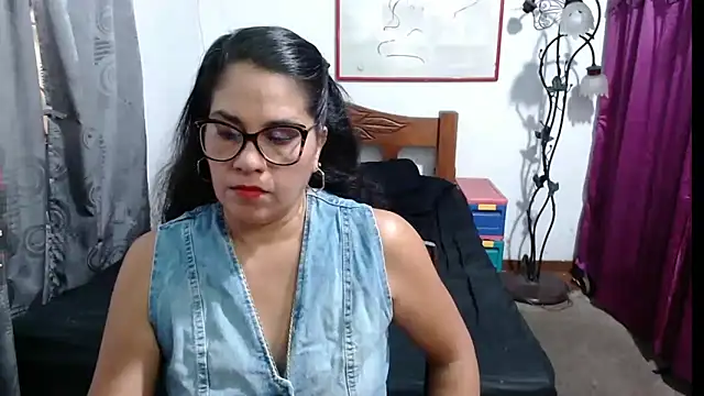 Mistresskloe01 online show from 03/04/25, 12:44