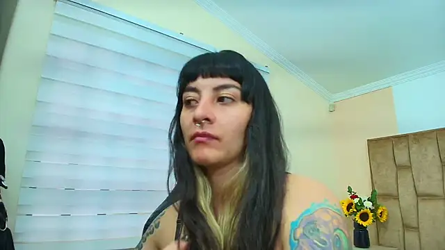 Snapshot of Naughty_Kittenm chatting on 09/27/25, 11:37 Naughty Kittenm online show from 09/27/25, 11:37