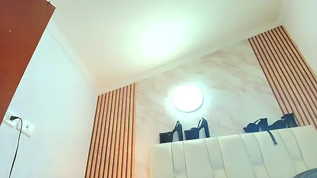 Snapshot of Naughty_Kittenm chatting on 10/24/25, 11:39 Naughty Kittenm online show from 10/24/25, 11:39