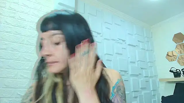 Snapshot of Naughty_Kittenm chatting on 11/24/25, 11:32 Naughty Kittenm online show from 11/24/25, 11:32