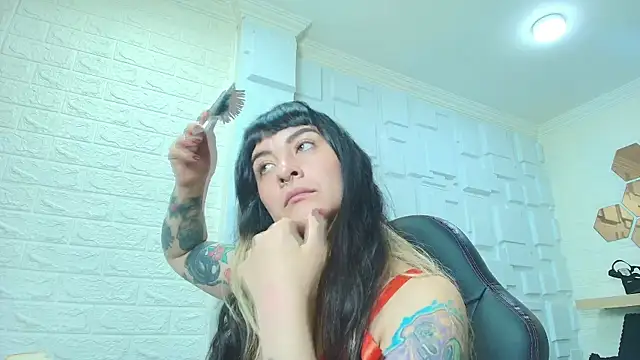 Snapshot of Naughty_Kittenm chatting on 11/25/25, 11:21 Naughty Kittenm online show from 11/25/25, 11:21