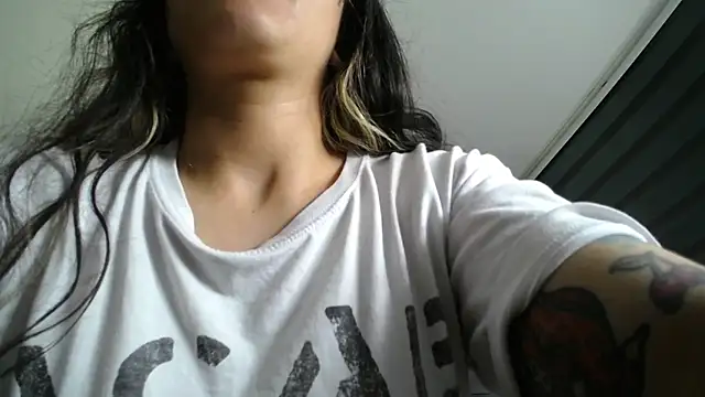 Snapshot of Naughty_Kittenm chatting on 12/18/25, 10:43 Naughty Kittenm online show from 12/18/25, 10:43