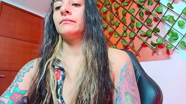 Naughty Kittenm online show from 04/07/26, 11:21