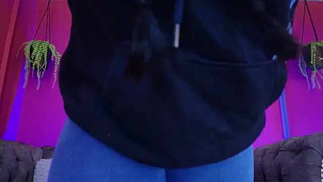 Julieta Russell online show from 04/07/26, 11:54