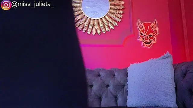 Snapshot of Julieta_Russell chatting on 06/19/26, 12:20 Julieta Russell online show from 06/19/26, 12:20
