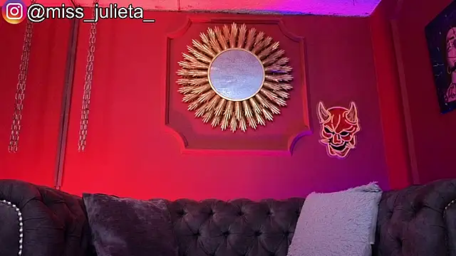 Snapshot of Julieta_Russell chatting on 06/20/26, 12:30 Julieta Russell online show from 06/20/26, 12:30