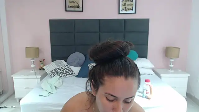 Snapshot of MadisonJenner chatting on 12/21/24, 04:36 MadisonJenner online show from 12/21/24, 04:36