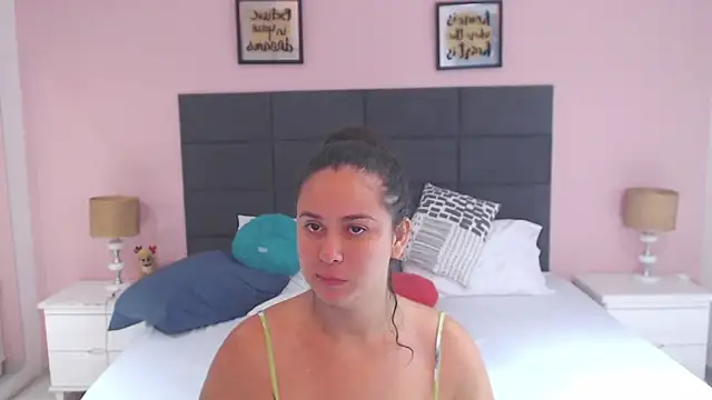 Snapshot of MadisonJenner chatting on 01/04/25, 10:49 MadisonJenner online show from 01/04/25, 10:49