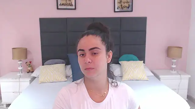 Snapshot of MadisonJenner chatting on 01/12/25, 11:28 MadisonJenner online show from 01/12/25, 11:28