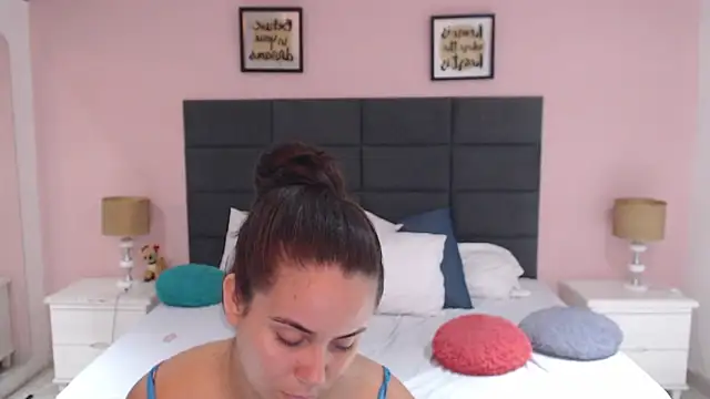 Snapshot of MadisonJenner chatting on 01/18/25, 01:29 MadisonJenner online show from 01/18/25, 01:29