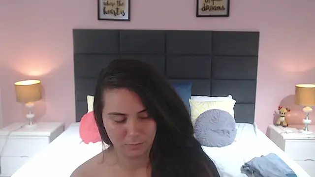 Snapshot of MadisonJenner chatting on 02/06/25, 05:40 MadisonJenner online show from 02/06/25, 05:40