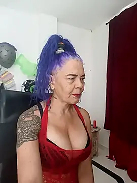 Snapshot of freyadevil333 chatting on 10/19/25, 01:01 freyadevil333 online show from 10/19/25, 01:01