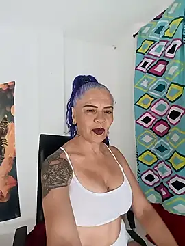 Snapshot of freyadevil333 chatting on 10/23/25, 01:43 freyadevil333 online show from 10/23/25, 01:43
