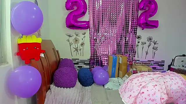Snapshot of Angela_hank2 chatting on 06/17/26, 01:12 Angela hank2 online show from 06/17/26, 01:12