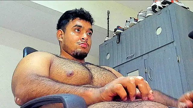 Snapshot of Big_furry_bear13 chatting on 01/08/25, 05:05 Big furry bear13 online show from 01/08/25, 05:05
